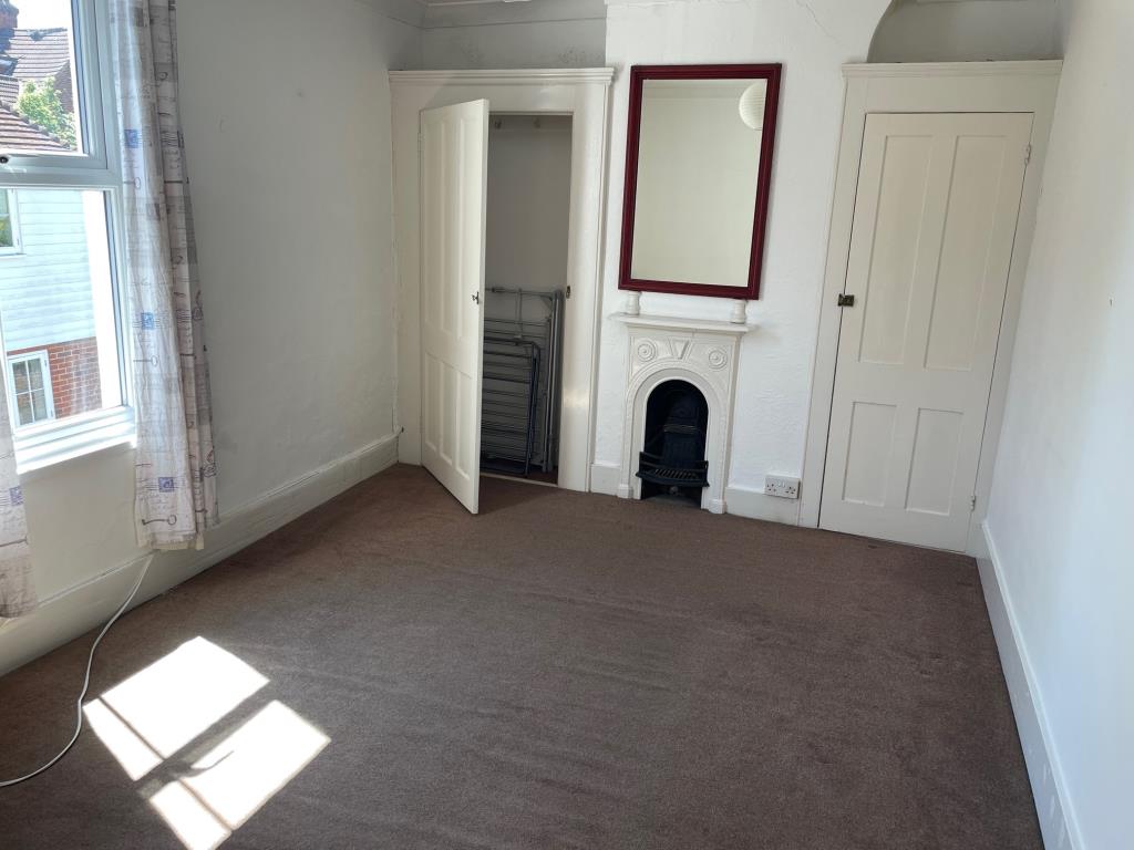 Lot: 116 - FREEHOLD CITY PROPERTY ARRANGED AS TWO FLATS PLUS GARAGE WITH POTENTIAL -